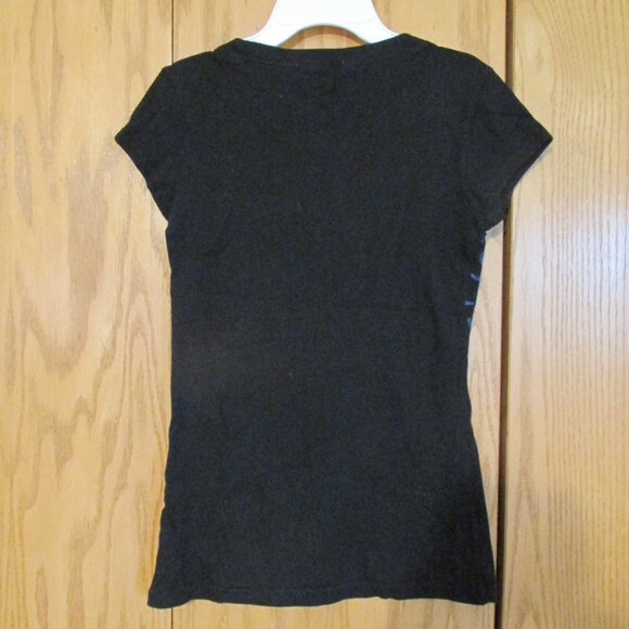 TWISTED COURTESY WOMEN'S JUNIOR'S SIZ S (3 / 5) T-SHIRT BLACK SILVER GRAPHIC TOP - Picture 3 of 6